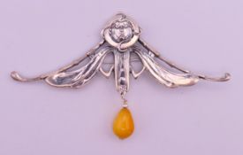 A silver Art Nouveau-style brooch. 10.5 cm wide.