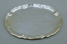 A small Chilean 925 silver presentation salver. 21 cm wide. 260.3 grammes.