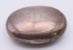 A silver oval snuff box, the lid engraved with initials and date 1906. 8 cm wide.