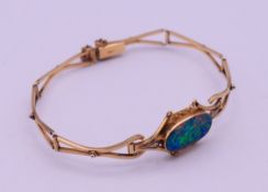 A 9 ct gold and opal bracelet. 17 cm long. 8.1 grammes total weight.