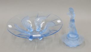 A Walter Sohne glass centrepiece, Arabella with Fish. 22 cm high.