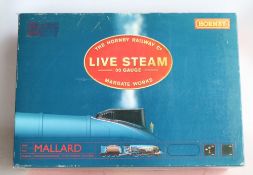 Hornby R1041 OO gauge Live Steam LNER Mallard Class A4 train set, box contents in mint condition,