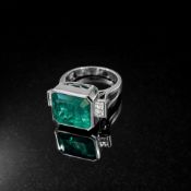 Stamped 18ct white gold bespoke emerald and diamond statement ring, comprising one central