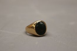 Stamped, XRF tested as 10ct yellow gold bloodstone signet ring, comprised of one flat oval