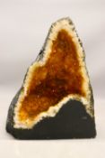 Citrine geode specimen, comprising a free-standing pyramid-form geode with a polished cut surface