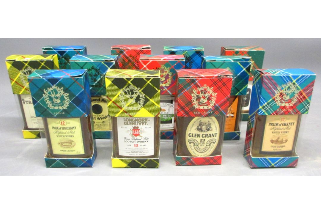 Fortnum & Mason gift boxed tartan set of 12 single malt whisky miniatures, aged 12 years, c100ml - Bild 3 aus 8