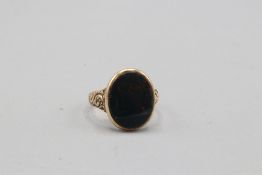Unmarked (hallmark illegible), XRF tested as 9ct yellow gold bloodstone signet ring, comprising a