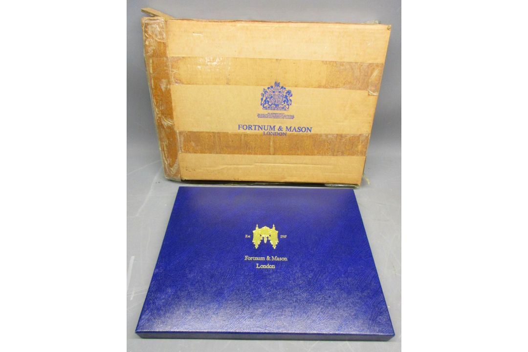 Fortnum & Mason gift boxed tartan set of 12 single malt whisky miniatures, aged 12 years, c100ml - Bild 8 aus 8