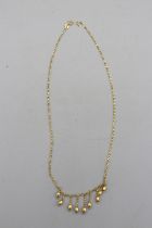 Hallmarked 9ct yellow gold Figaro-link belcher chain, with graduated teardrop frill detail. 16"