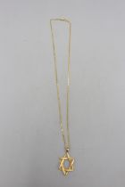 Stamped 14ct yellow gold abstract bark-effect pendant on fixed bail, suspended on a stamped 14ct