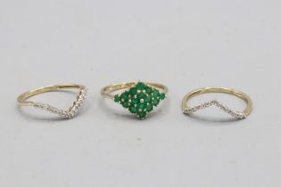 Set of three hallmarked 9ct yellow gold rings, comprised of one diamond shaped head created