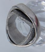 DESIGNERRING. 925/000 Silber.
