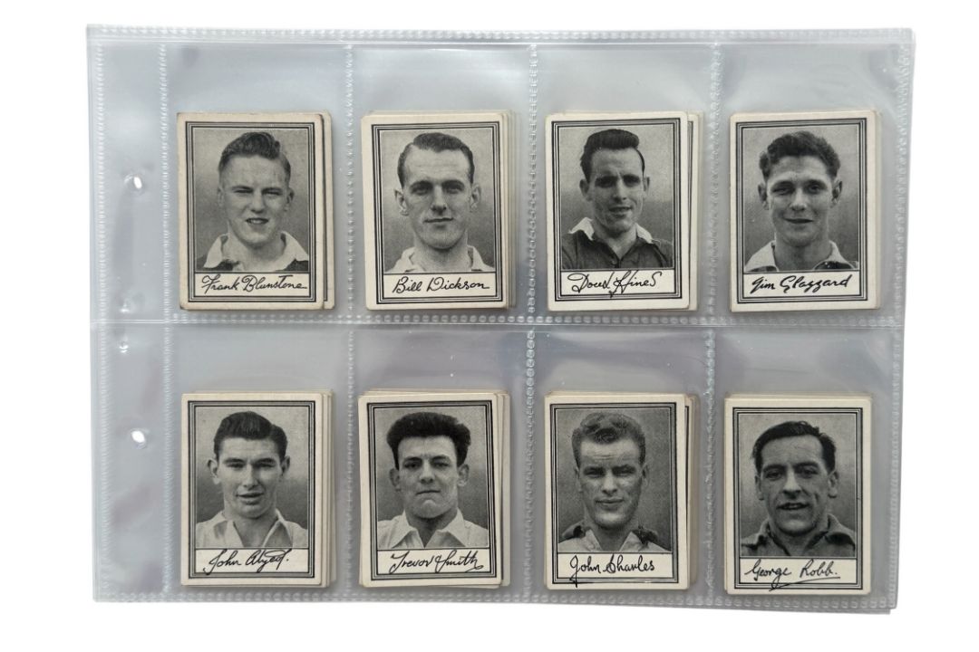 BARRATT & CO FAMOUS FOOTBALLERS TRADE CARDS, A3, FULL SET OF 50 CARDS, DUNCAN EDWARDS OF - Image 1 of 6