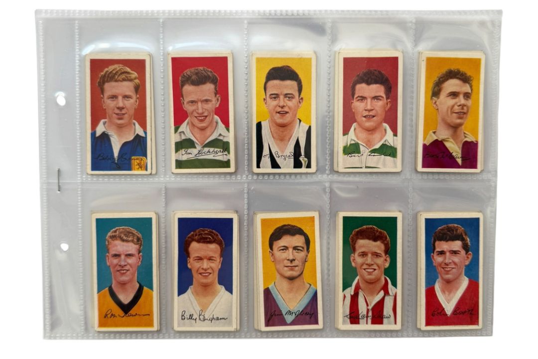BARRATT & CO FAMOUS FOOTBALLERS TRADE CARDS, A8, FULL SET OF 50 CARDS. - Image 1 of 6