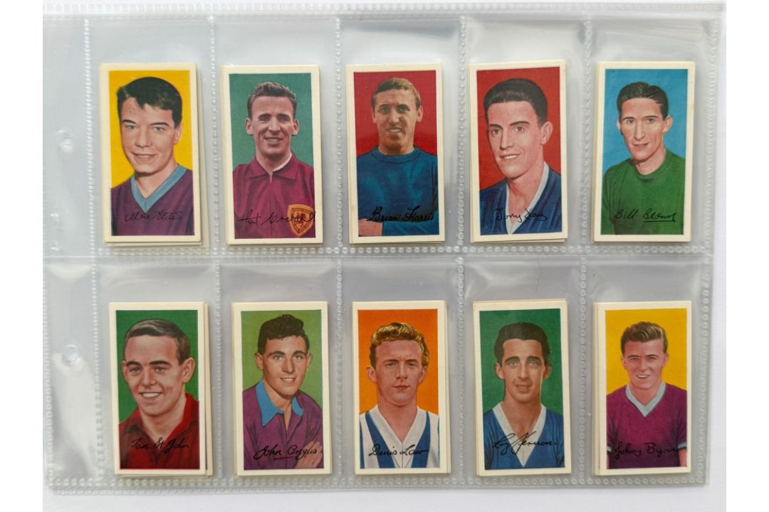 BARRATT & CO FAMOUS FOOTBALLERS TRADE CARDS, A11, FULL SET OF 50 CARDS, GREAVES, LAW, MOORE. - Image 1 of 6