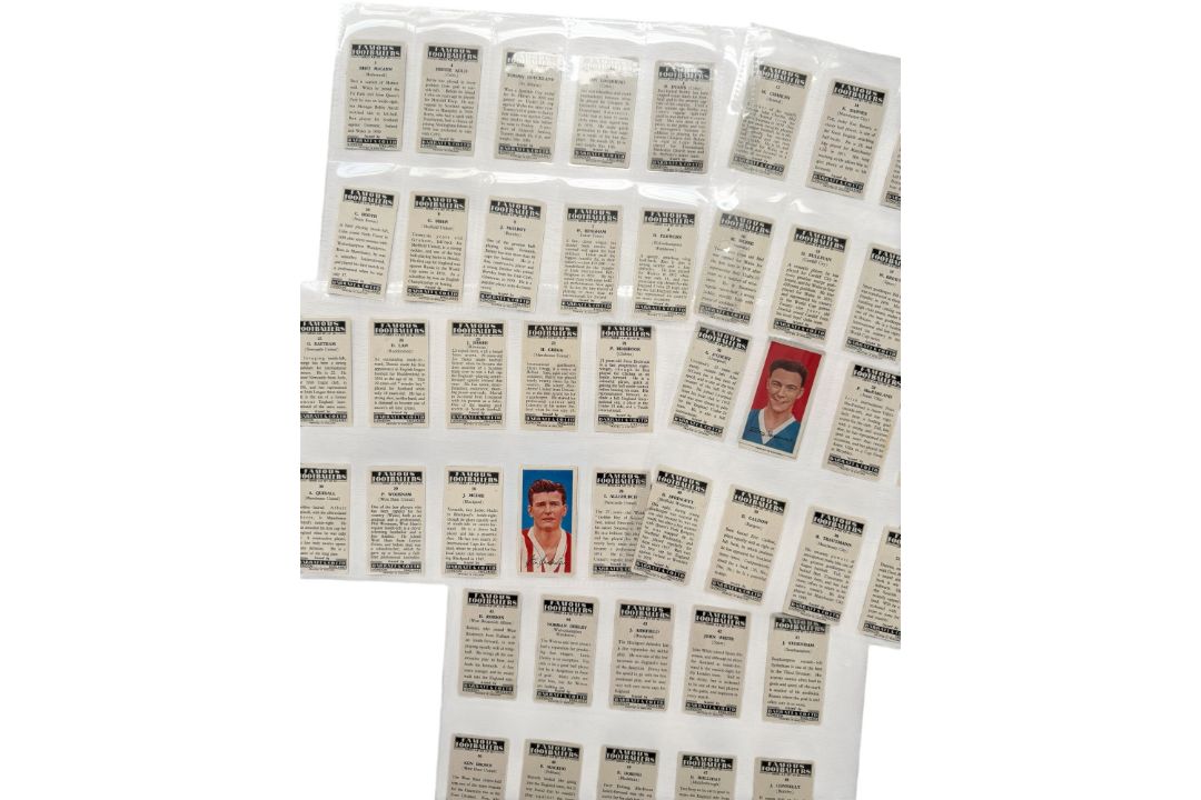 BARRATT & CO FAMOUS FOOTBALLERS TRADE CARDS, A8, FULL SET OF 50 CARDS. - Image 5 of 6