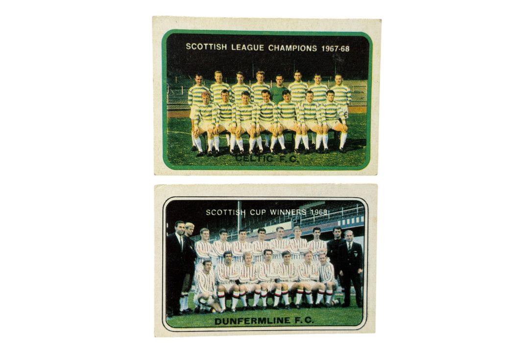 1968 A&BC SCOTTISH YELLOW BACK FOOTBALL TRADE CARDS, CELTIC (CHECKLIST), DUNFERMLINE, TEAMGROUP - Image 1 of 2