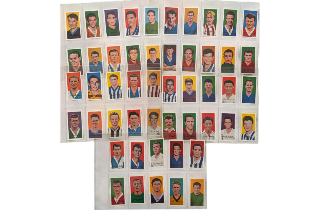 BARRATT & CO FAMOUS FOOTBALLERS TRADE CARDS, A10, FULL SET OF 50 CARDS. - Image 3 of 4