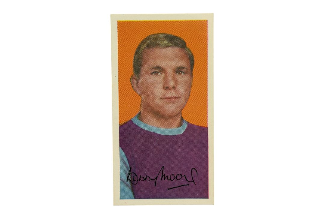 BARRATT & CO FAMOUS FOOTBALLERS TRADE CARDS, A11, FULL SET OF 50 CARDS, GREAVES, LAW, MOORE. - Image 4 of 6