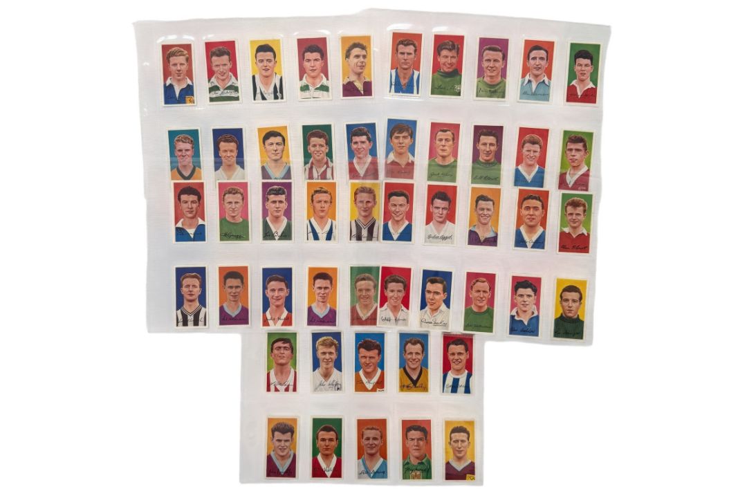 BARRATT & CO FAMOUS FOOTBALLERS TRADE CARDS, A8, FULL SET OF 50 CARDS. - Image 3 of 6