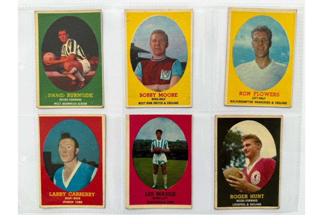 1962 A&BC GUM BAZOOKA FOOTBALL TRADE CARDS, FULL SET OF 82 CARDS, RED BACKS. - Image 1 of 8