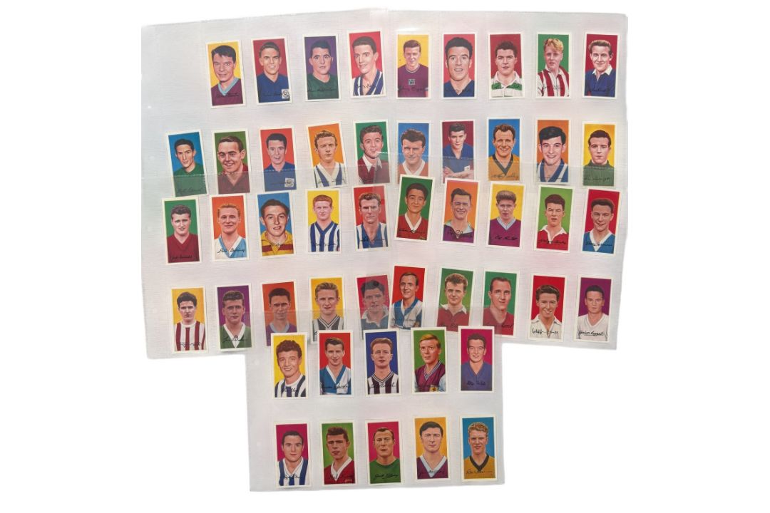 BARRATT & CO FAMOUS FOOTBALLERS TRADE CARDS, A9, FULL SET OF 50 CARDS. - Image 3 of 6