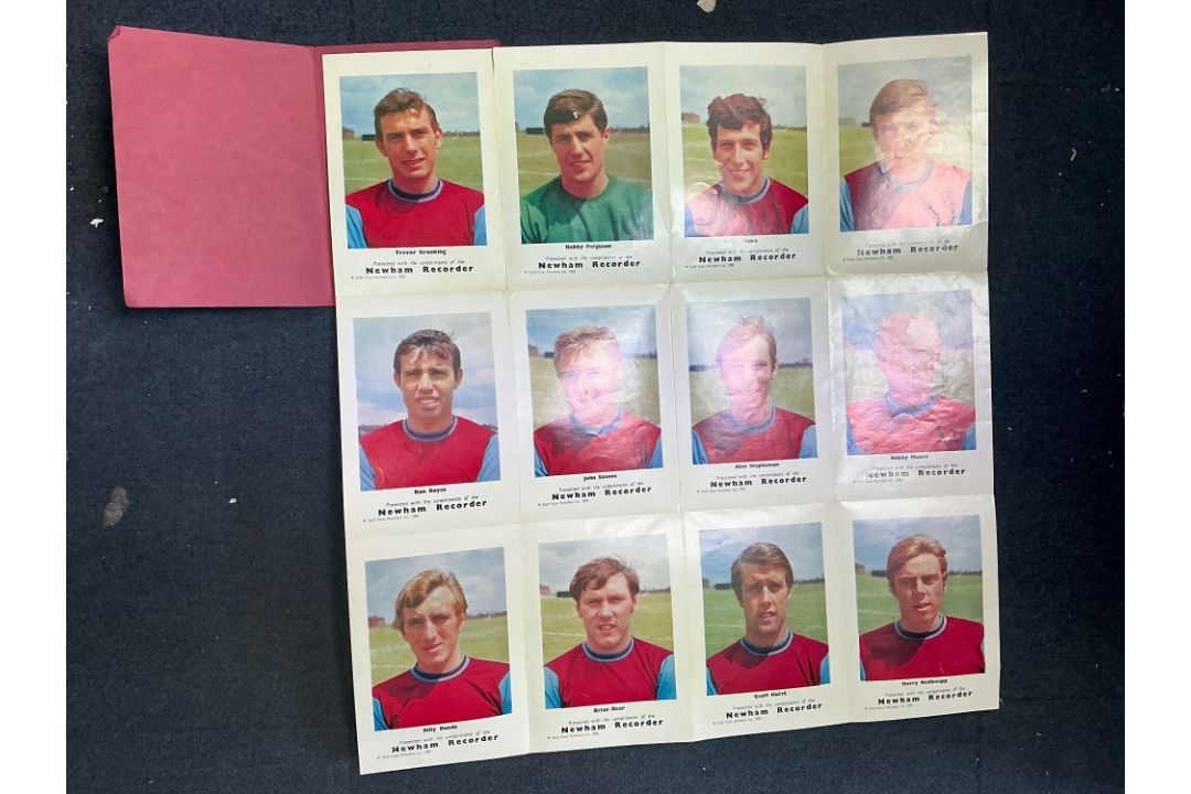 63 12 Rare West Ham Newham Recorder Football Cards: Very large pull out ...