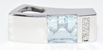 An 18ct white gold pendant set with an aquamarine and diamonds, 2.3 x 0.7cm, 5.5g