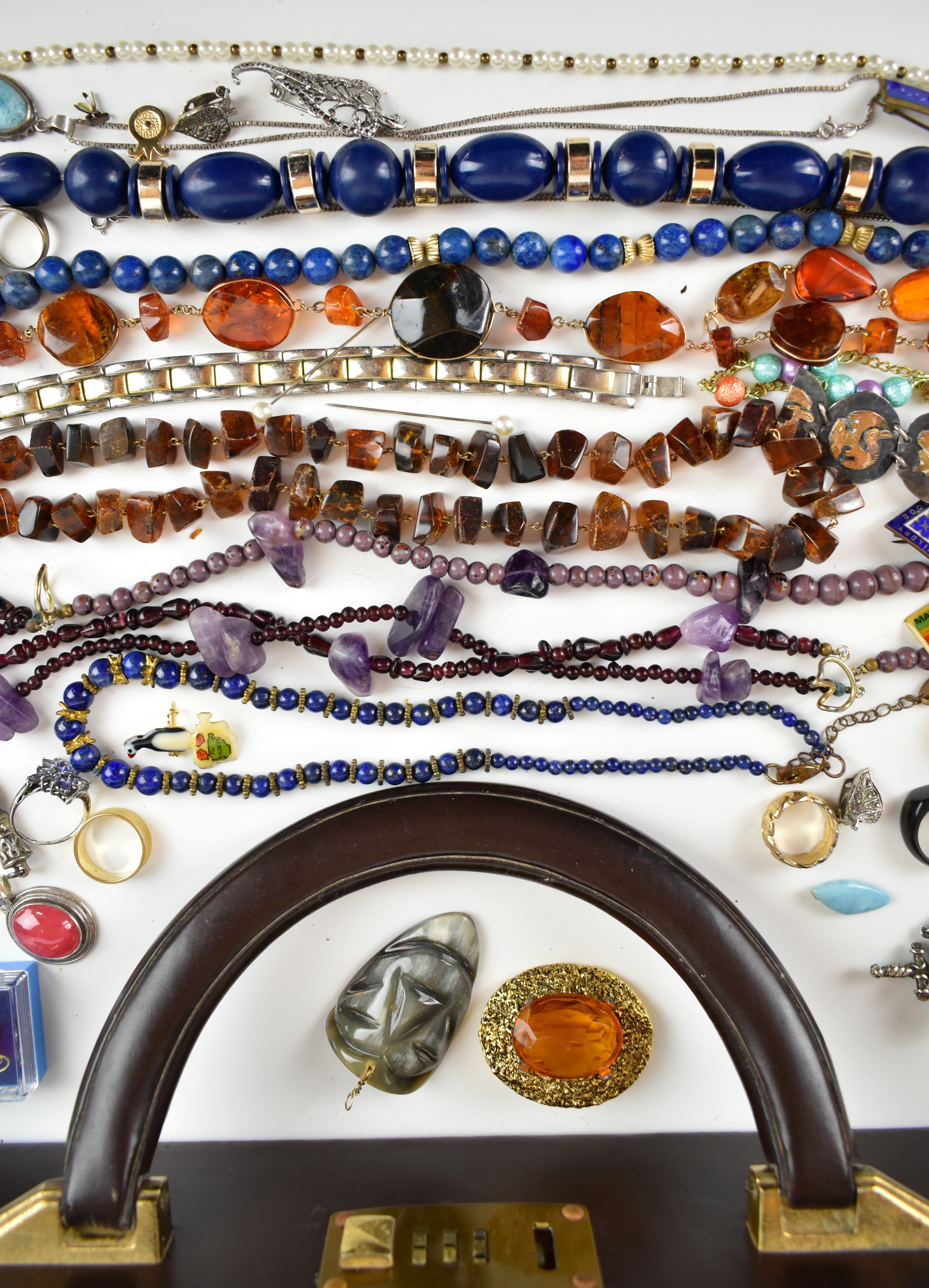 A collection of jewellery including 14k gold charm (1.1g), Peruvian silver pendant set with an - Image 4 of 5