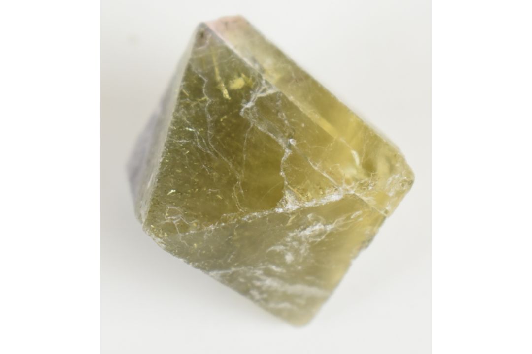 A collection of loose uncut fluorite stones (533ct), a 1.5ct chalcedony cabochon, 2.5ct ruby - Image 5 of 6