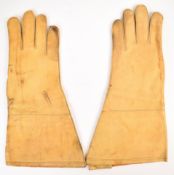 WW2 British motorcycle / dispatch rider's tan leather gloves, inside indistinctly stamped Thomas