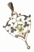 Edwardian 9ct gold pendant set with split pearls and oval cut peridot, 2.3g, 4 x 2.8cm