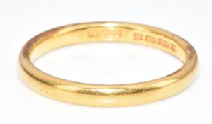 A 22ct gold wedding band / ring, 3.1g, size M