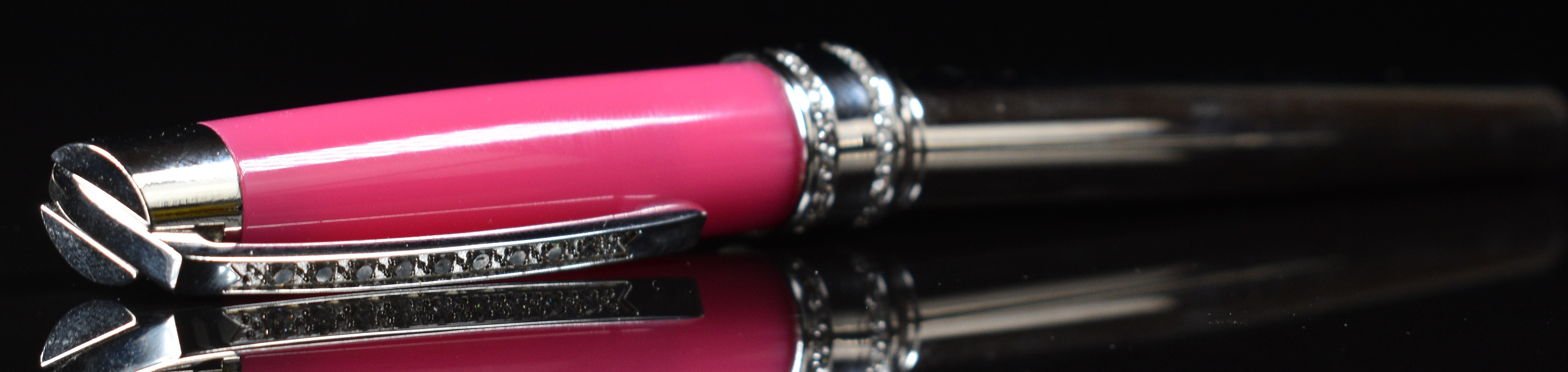 Laban fountain pen with pink cap, 925 silver body, gen set clip and iridium bib, 14cm long. - Image 3 of 6
