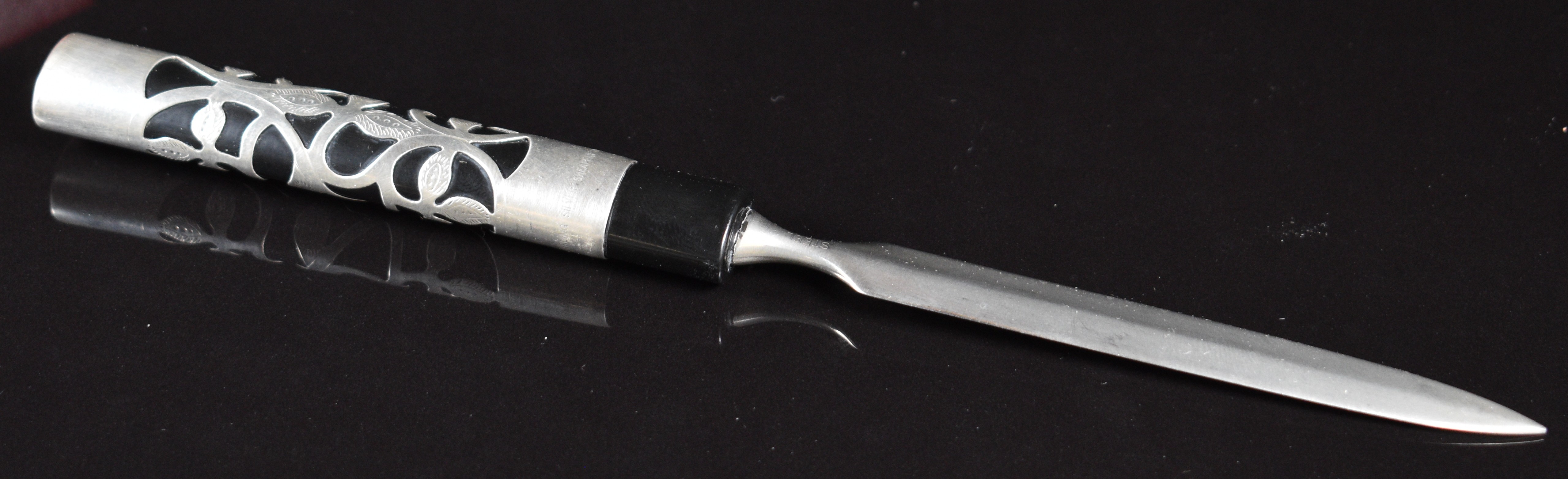 Sheaffer Nostalgia silver overlaid fountain and ballpoint pen and paper knife set, each with - Image 3 of 10