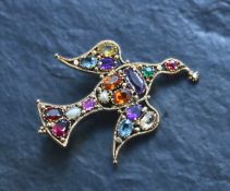 Victorian brooch in the form of a bird set with garnets, paste, spinel, split pearl, etc, 3.6 x 3cm