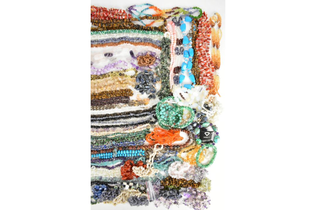 A large collection of mainly certificated beads including amethyst, green agate, smoky quartz and - Image 4 of 5