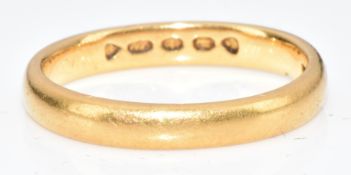 A 22ct gold wedding band / ring, London 1866, 4g, size K