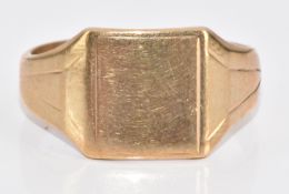 A 9ct gold signet ring, 3.9g, size R