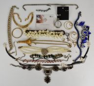 A collection of jewellery including 18ct gold cross pendant (1.5g) silver watch chain / Albert (