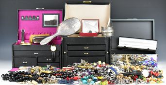 A collection of jewellery including necklaces including Art Deco beaded, moss agate and Exquisite,