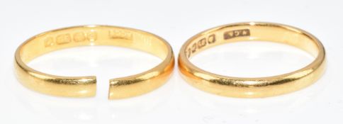 Two 22ct gold wedding bands (one band cut), 4.2g, size K