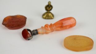 Figural intaglio seal depicting two soldiers, possibly Roman, Islamic oval hardstone tablet, gilt