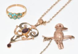 A 9ct rose gold brooch in the form of a kookaburra (2.5g), Edwardian 9ct gold pendant set with an