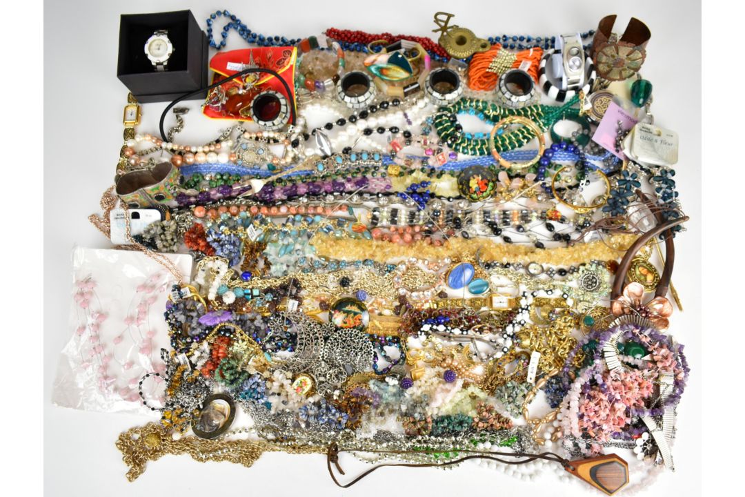A collection of jewellery including lacquer brooches, necklaces including Erwin Pearl, silver, - Image 1 of 5
