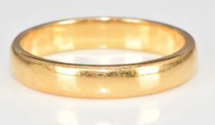 A 22ct gold wedding band / ring, 4.4g, size N