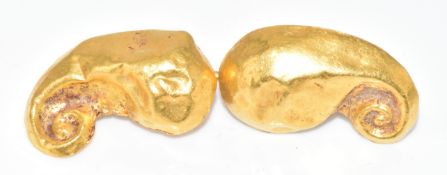 Roman gold earrings with scrolling design, 5g, 2.2cm (tests as 21ct gold)