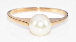 An 18ct gold ring set with a pearl, 2g, size K
