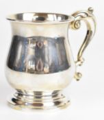 Elizabeth II feature hallmarked silver half pint tankard of baluster form with scroll handle,
