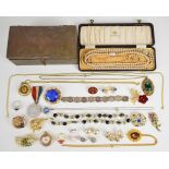 A collection of jewellery including gold plated Victorian brooch, Hollywood pendant, vintage